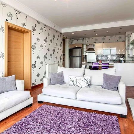 Chic Flat With Kucukcekmece Lake View And Balcony اسطنبول