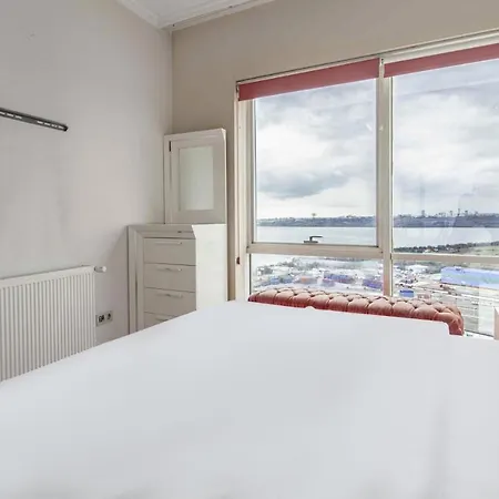 Chic Flat With Kucukcekmece Lake View And Balcony شقة اسطنبول