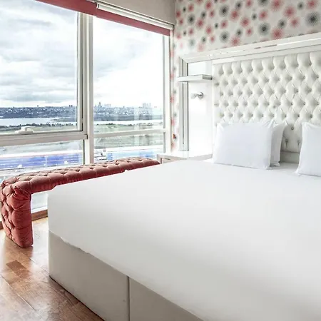 Chic Flat With Kucukcekmece Lake View And Balcony شقة اسطنبول