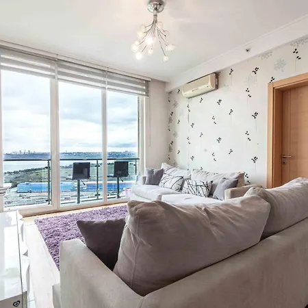 Chic Flat With Kucukcekmece Lake View And Balcony