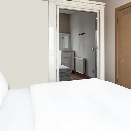 شقة Chic Flat With Kucukcekmece Lake View And Balcony