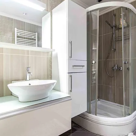 Chic Flat With Kucukcekmece Lake View And Balcony * Istanbul